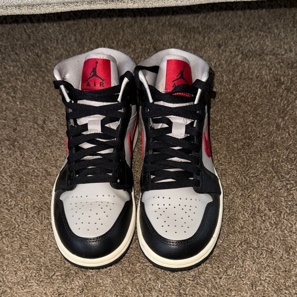 Women’s Air Jordan Retro 1 Mid
